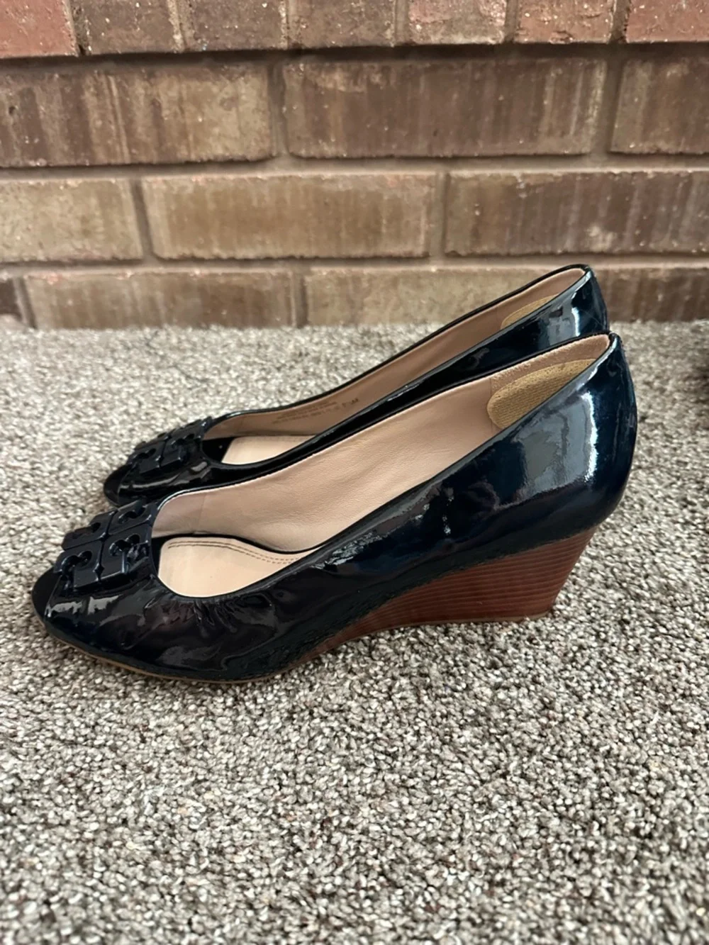 Tory Burch Lowell Black Patent Leather Peep Toe Wedge Heels Size 8.5